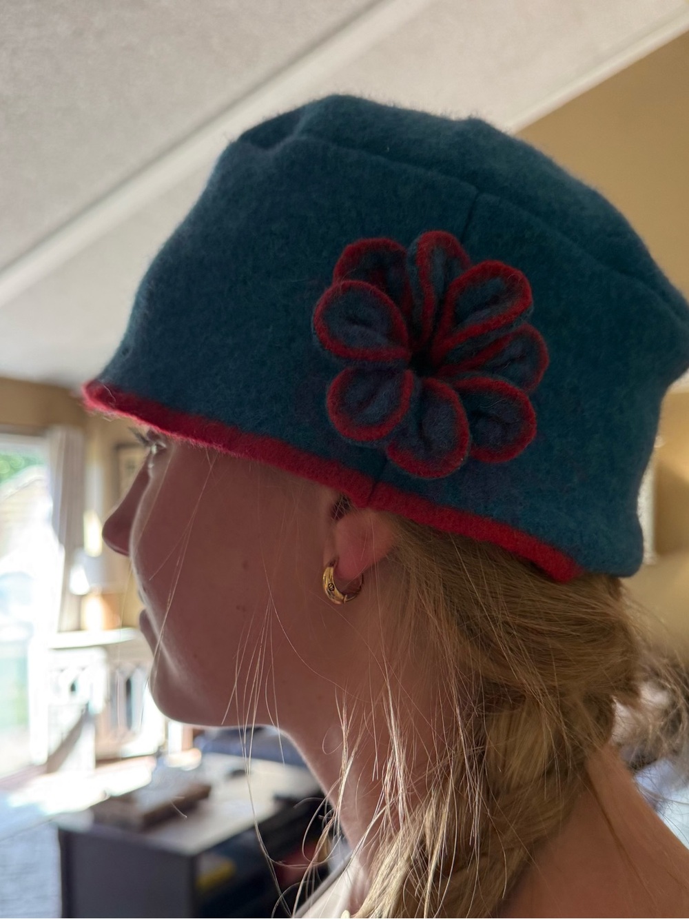 Linda Wilson retro vintage pure lambswool blue with red trim cloche hat